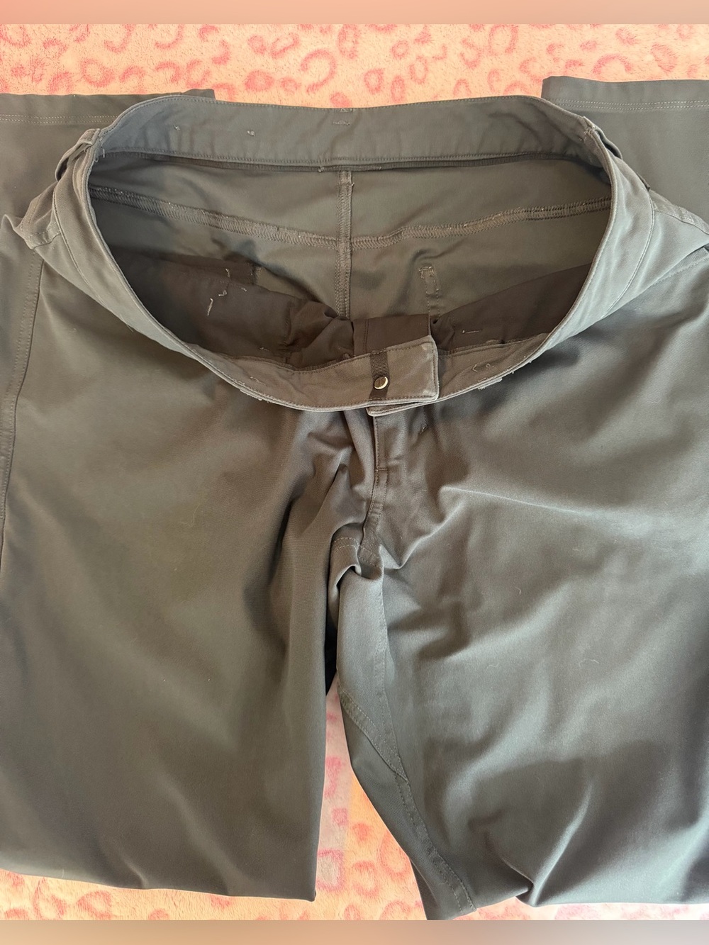Lululemon Men’s ABC Classic-Fit 5 Pocket
Pant Warpstreme Obsidian Size: 33 - Picture 6 of 9